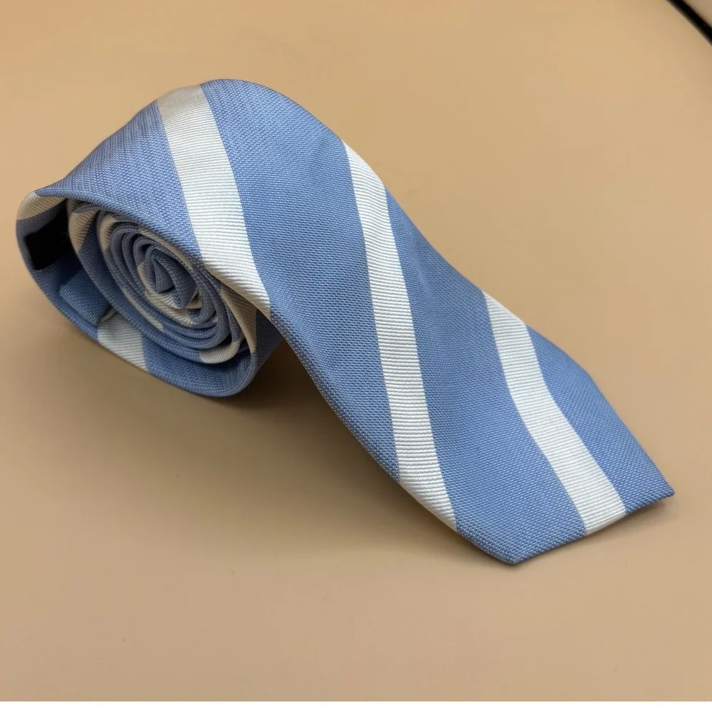 Banana Republic Mens Light Blue‎ White Striped 100% Silk Necktie Tie